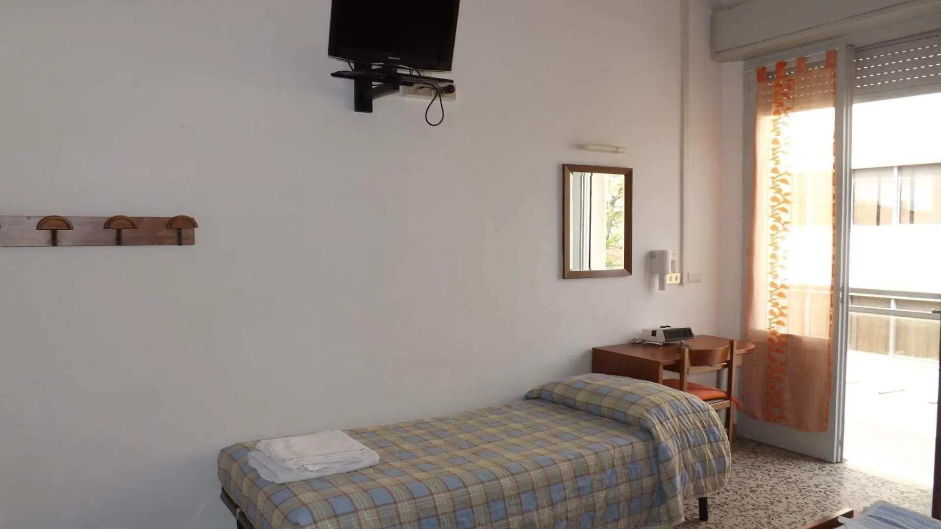 Hotel La Vela Bellaria-Igea Marina 2*,  Italy