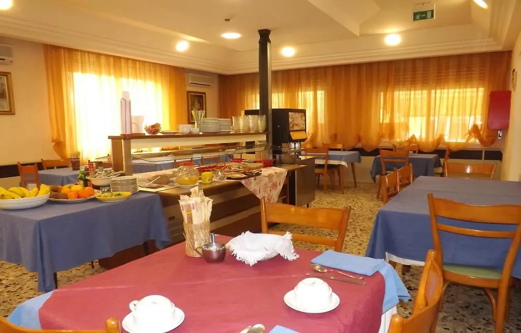 **  Hotel La Vela Bellaria-Igea Marina Italy